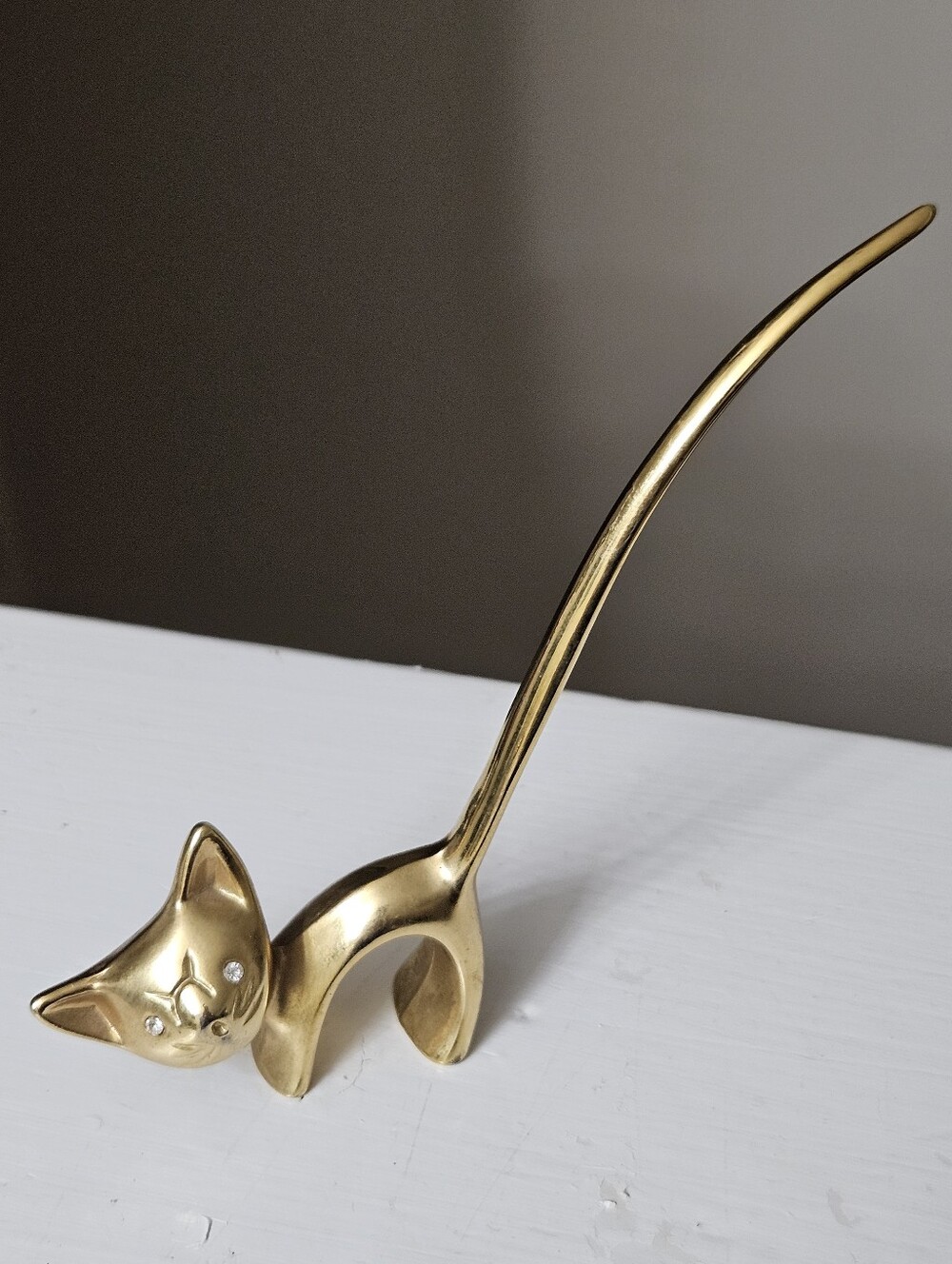 Vintage Gold Brass Cat Figurine Raised Tail Ring Holder Home Decor Accent